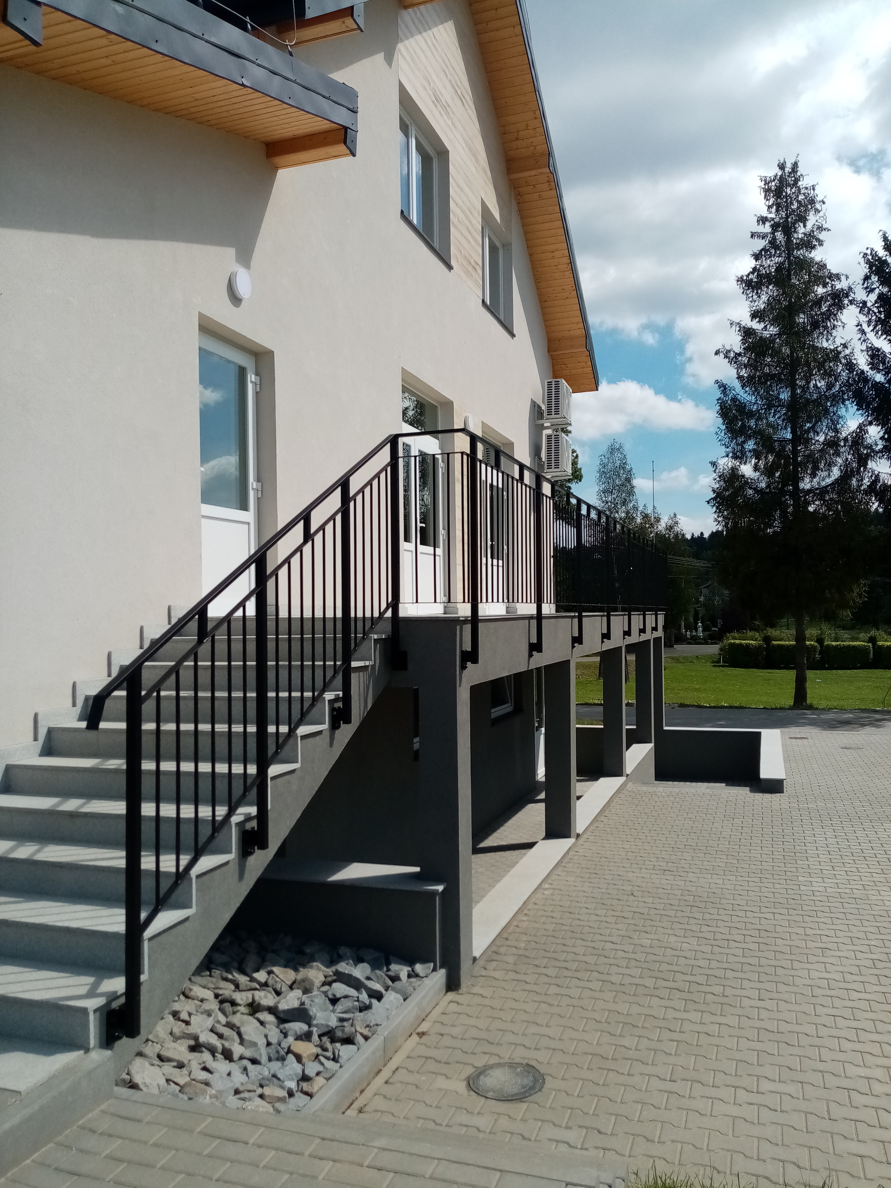 Schody, balustrady i ogrodzenia 13